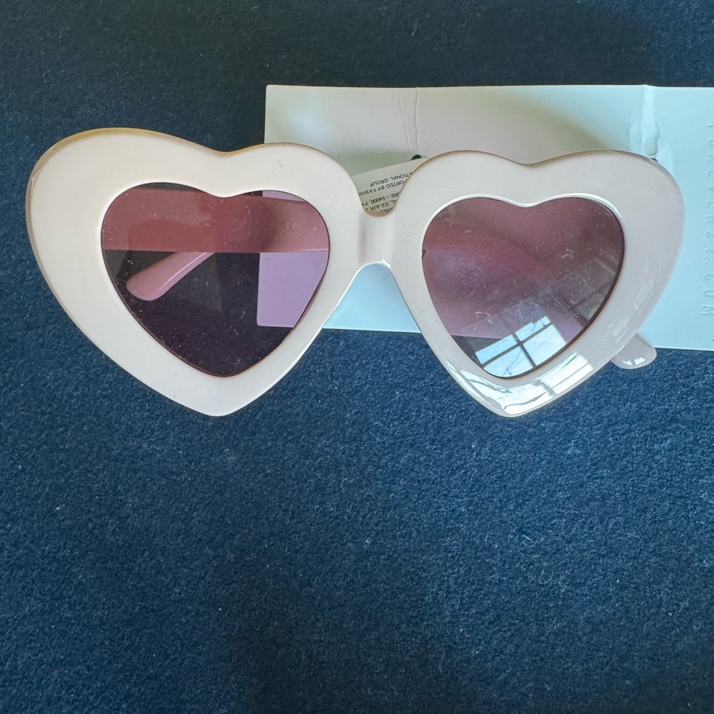 Heart-Shaped Sunglasses-SUPER FUN FASHION💕 zoom in 4design details&measurements